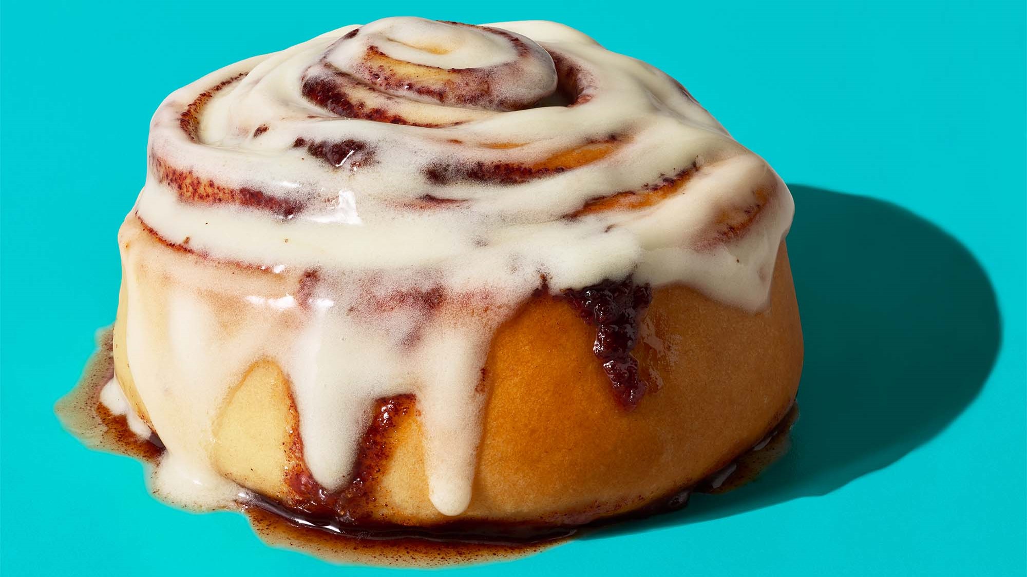 05CinnabonClassicRollhold web_1