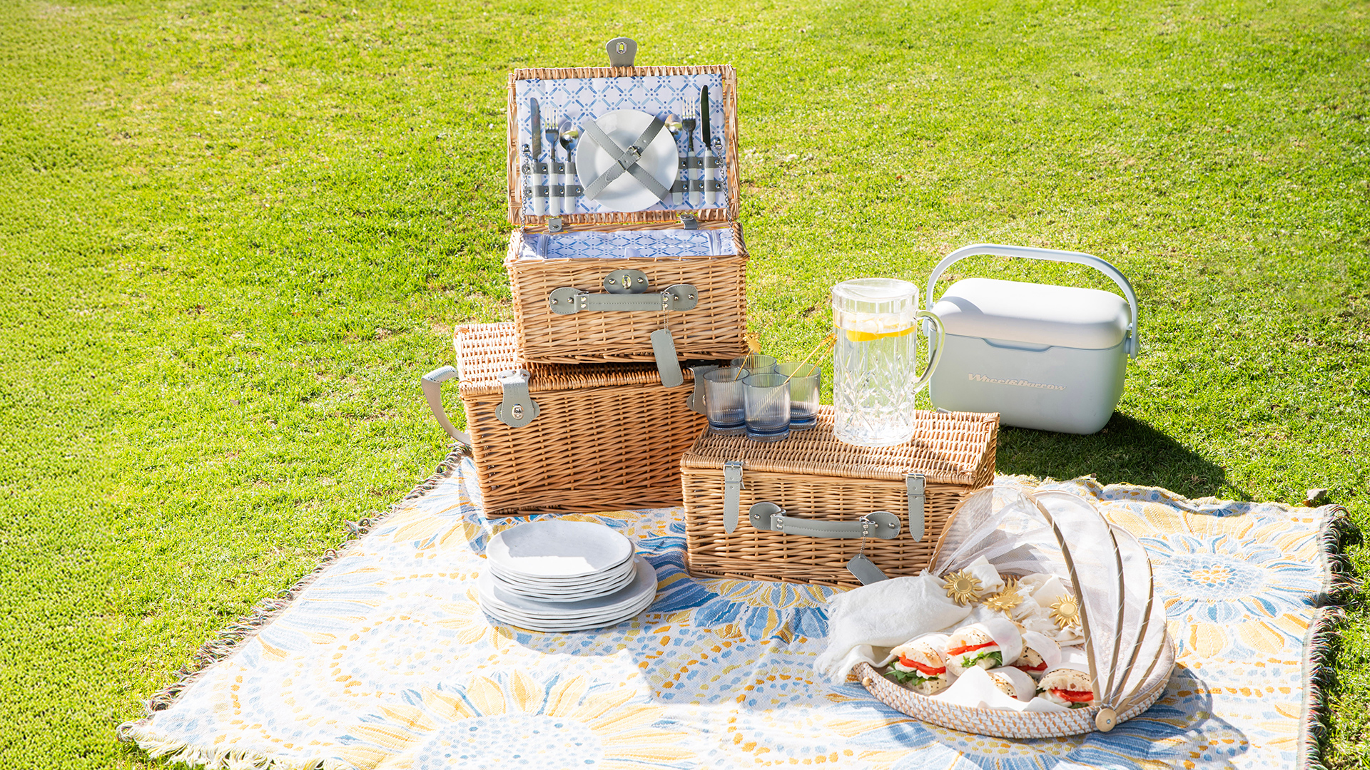 WheelBarrowXmas2025Picnic-QICHero-1920px_4